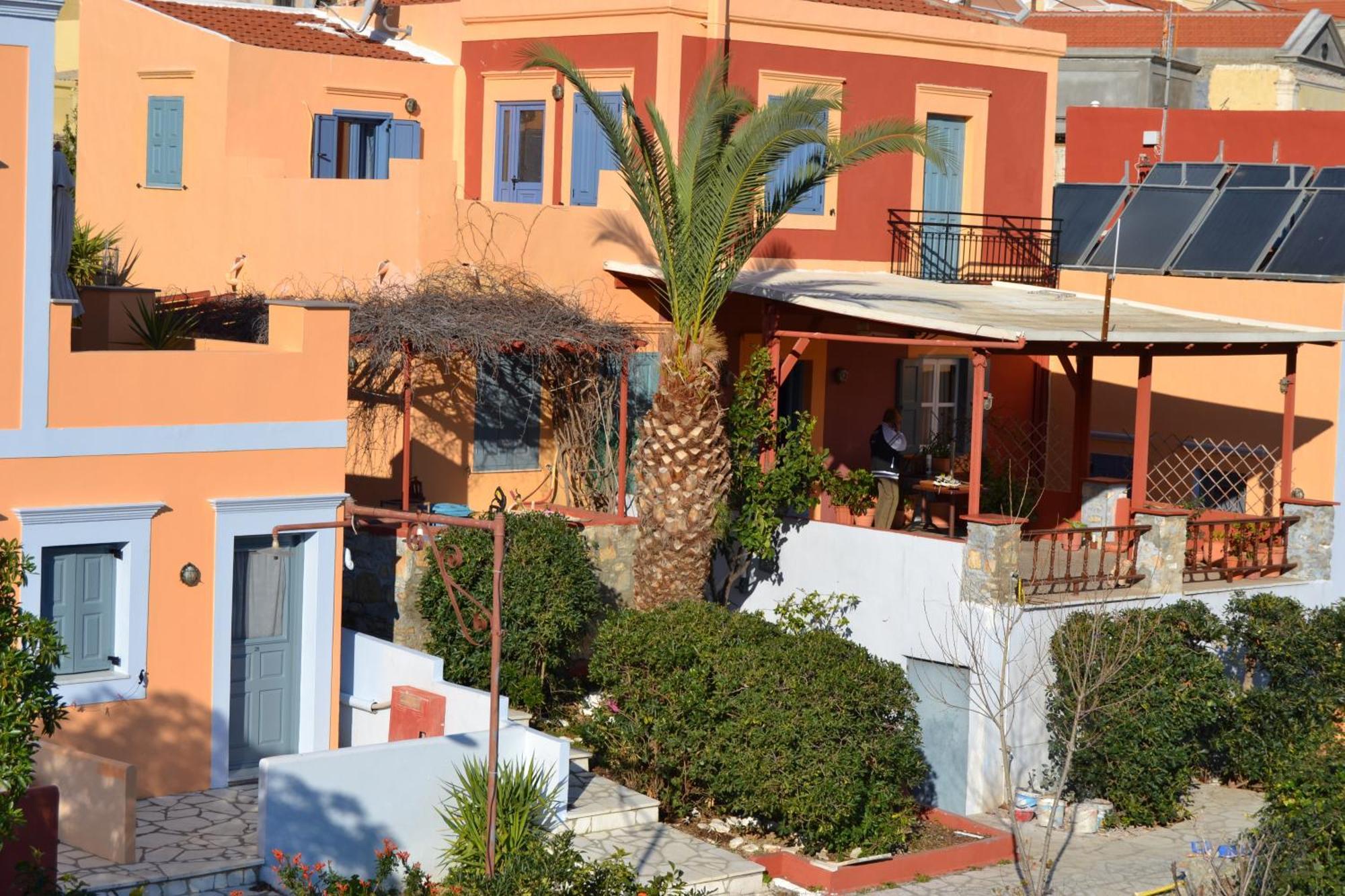 Aparthotel Taxiarchis Symi Exterior foto