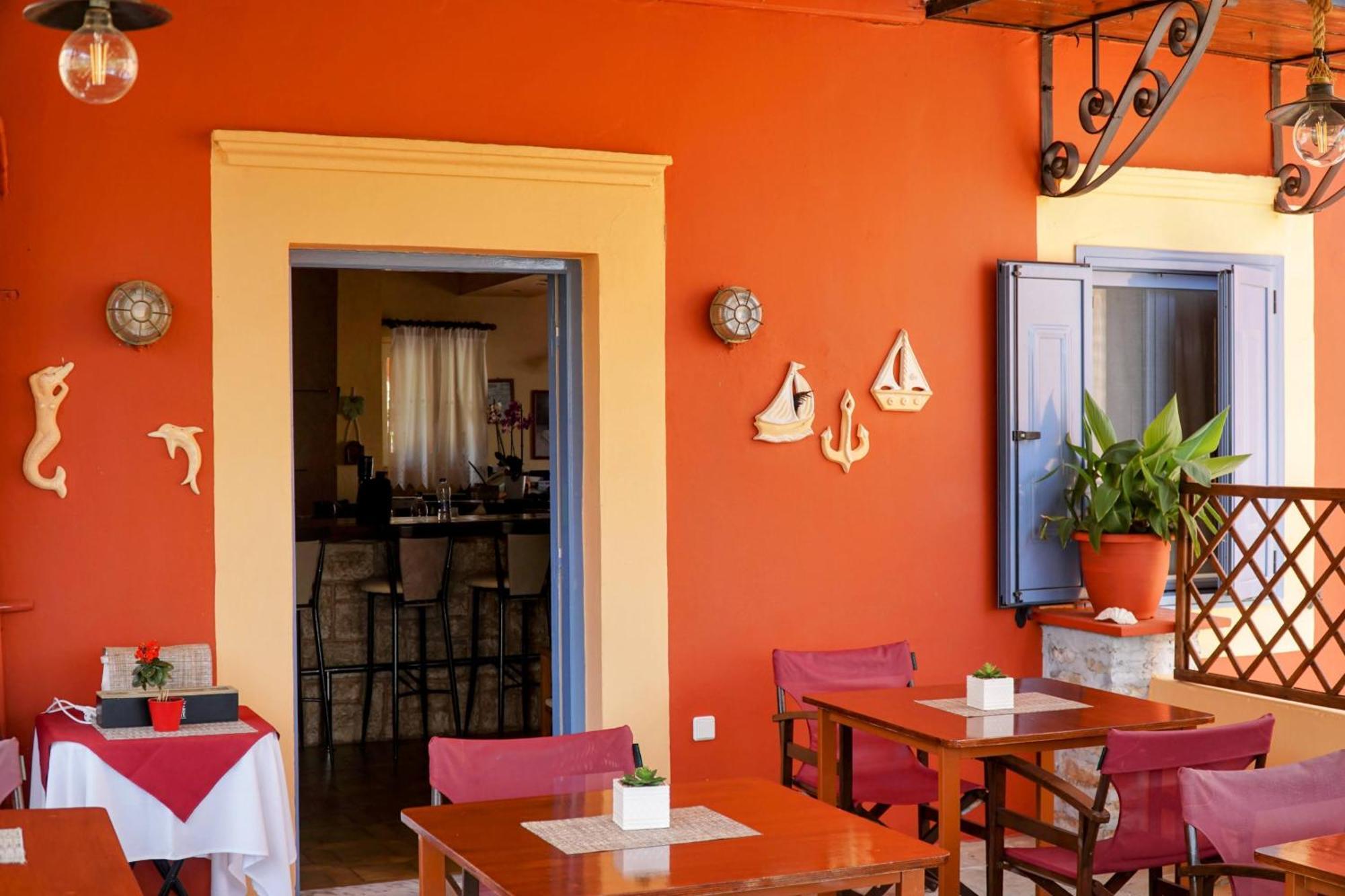Aparthotel Taxiarchis Symi Exterior foto