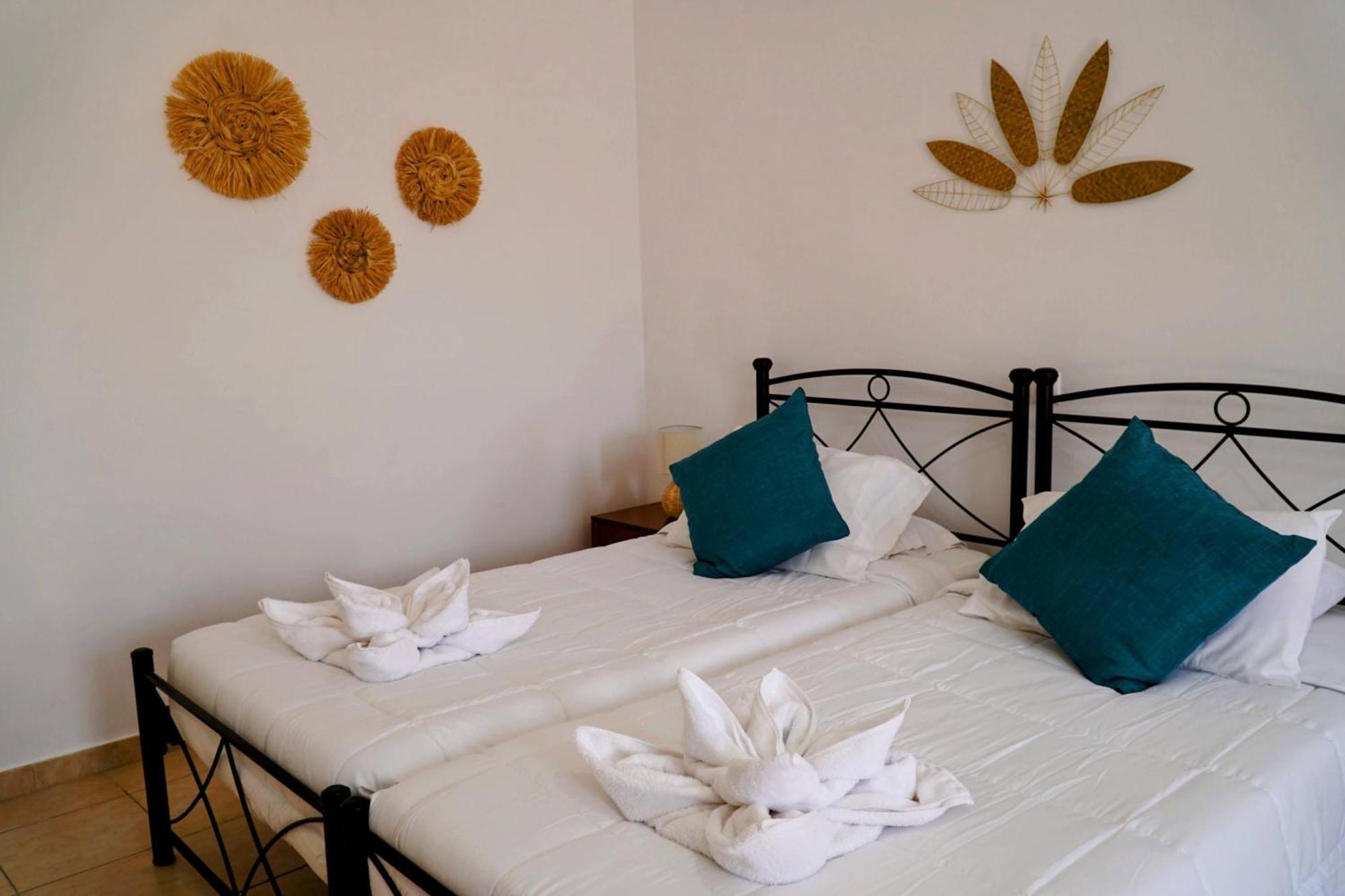 Aparthotel Taxiarchis Symi Exterior foto