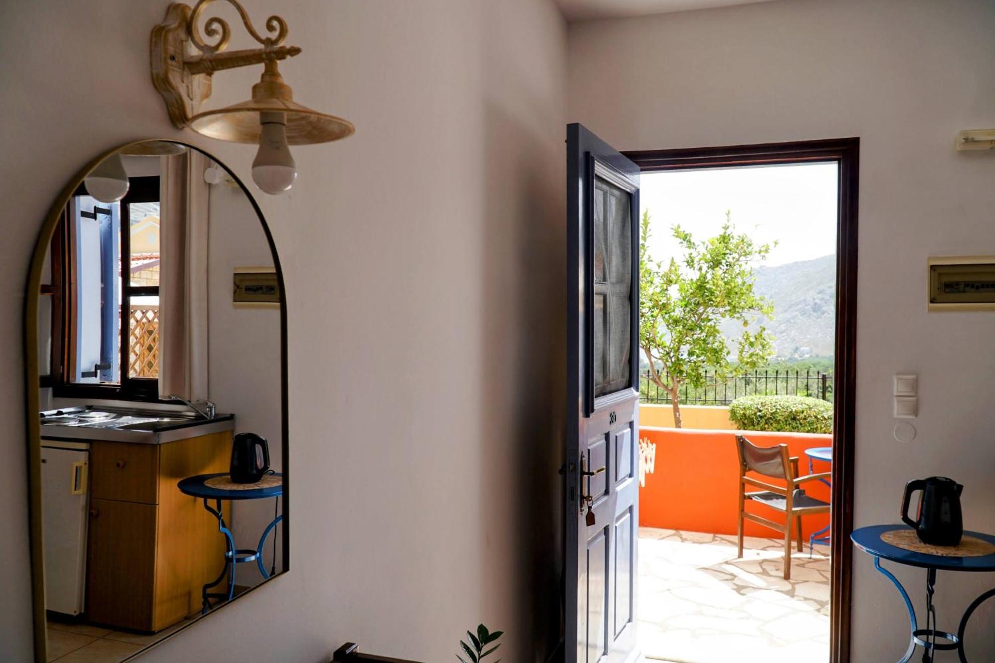 Aparthotel Taxiarchis Symi Exterior foto