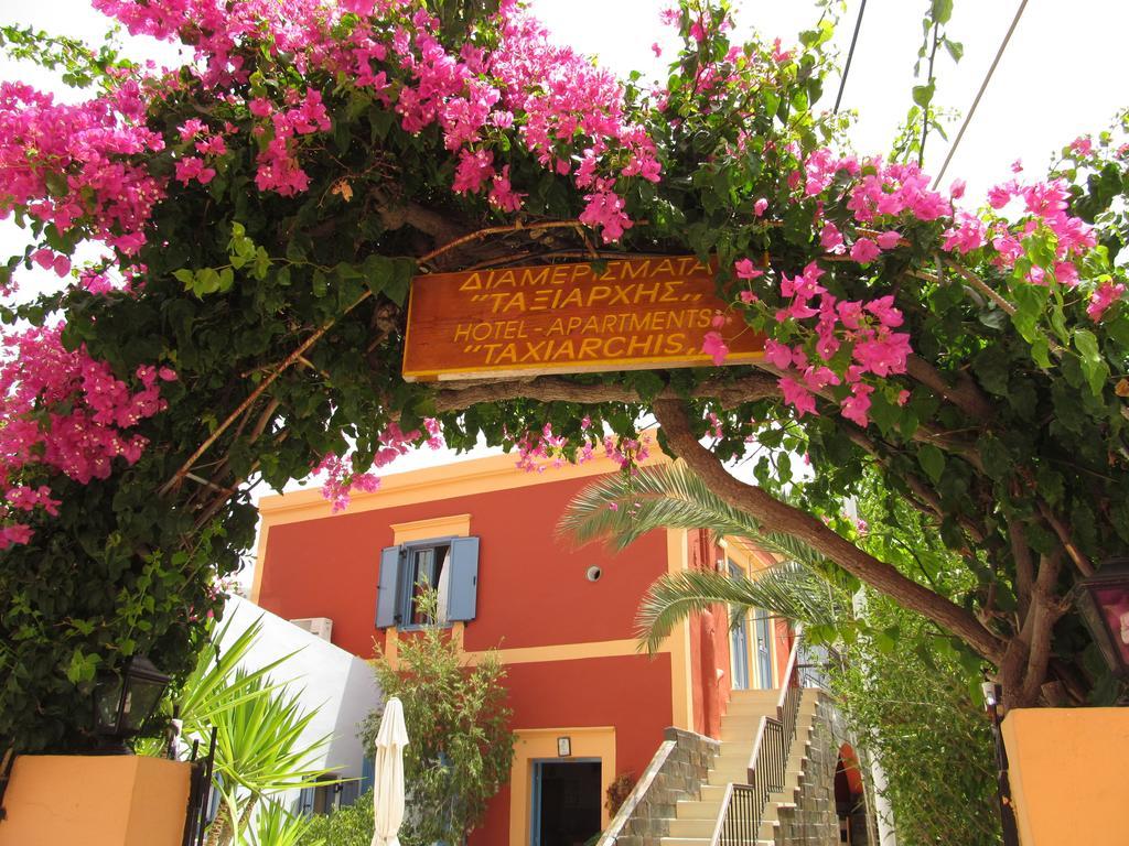 Aparthotel Taxiarchis Symi Exterior foto